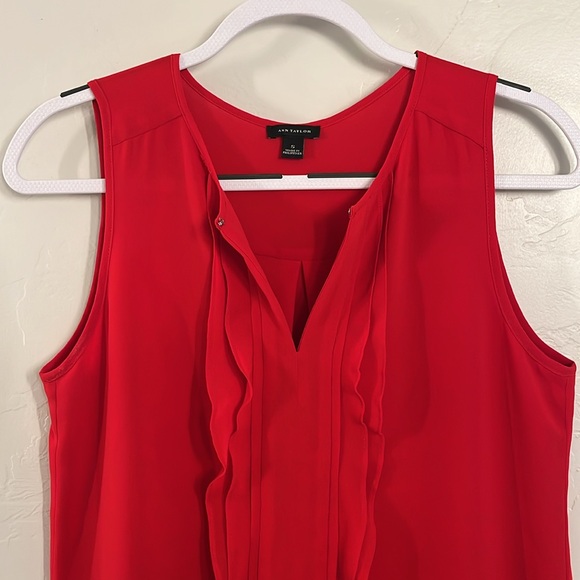 Ann Taylor like new sleeveless ruffle top - Picture 3 of 6